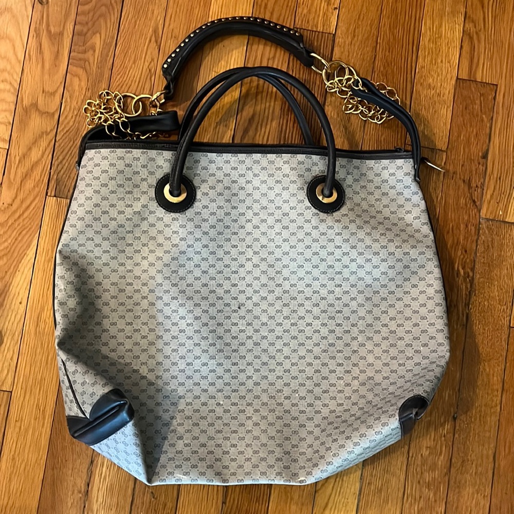 GUCCI signature logo canvas travel bag. Vintage in ex shape.